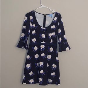 Draper Drapes Dress. Worn once! Cute bell sleeves.